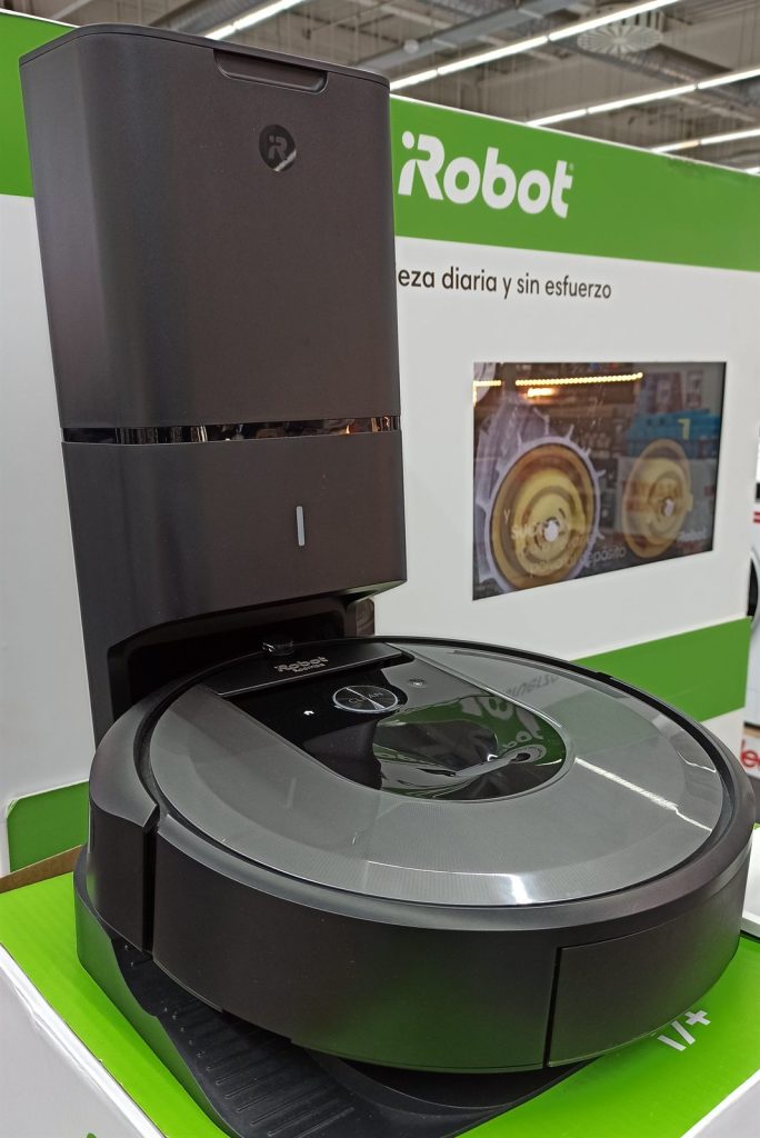 iRobot Roomba i7+ 与自动集尘基站